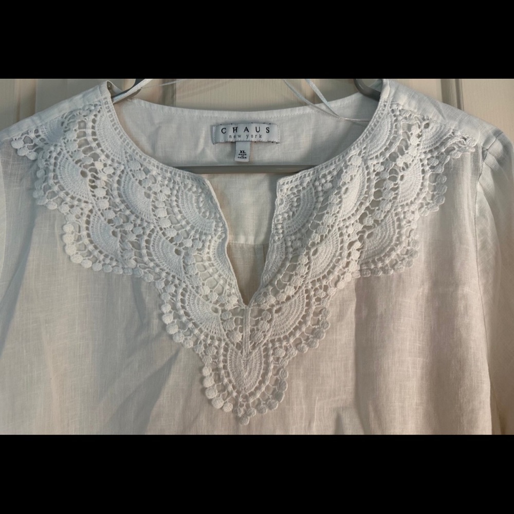 Chaus White Long Sleeve Embroidered Blouse